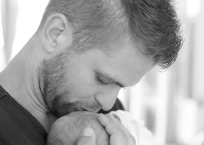Trotse vader Lifestyle baby fotoreportage in Gouda newbornfotografie